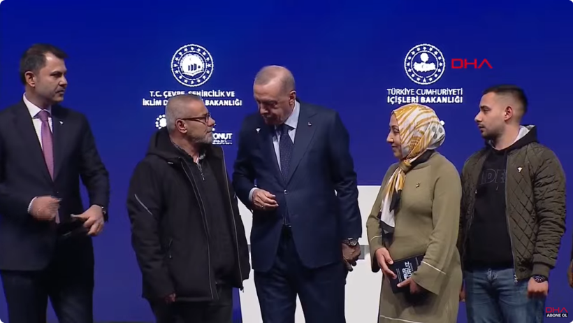 screenshot-2025-02-06-at-16-58-25-4898-canli-cumhurbaskani-erdogan-bir-oluruz-6-subat-depremleri-anma-programinda-konusuyor-youtube.png