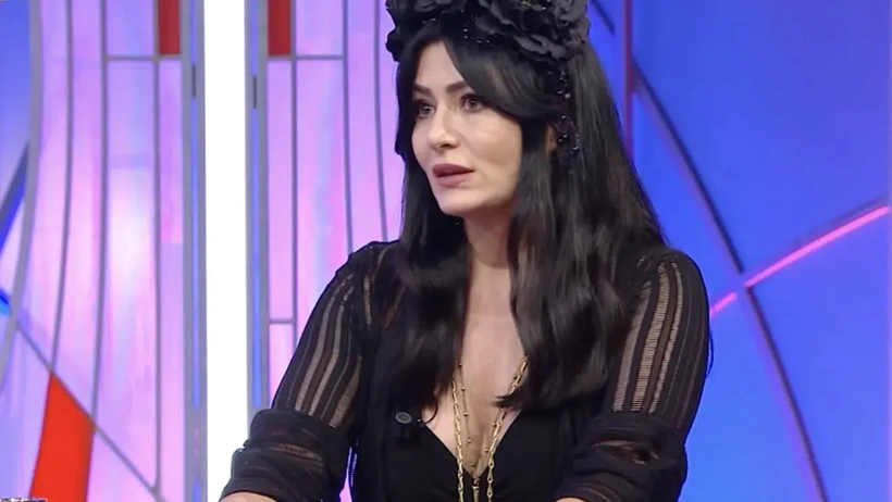 5409-deniz-cakirdan-sektore-sert-elestiri-erkek-oyunculara-kizlari-yasinda-partner-bize-gelince-yas-sorun-oluyor.webp