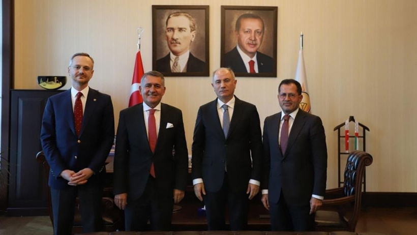 tusiad-chp-genel-baskani-ozgur-ozel-ve-akp-li-efkan-ala-yi-ziyaret-etti.jpg