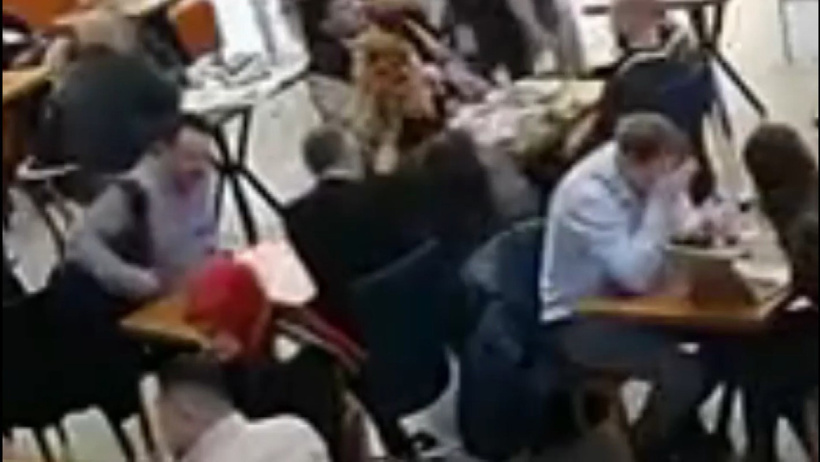 istanbul-bakirkoyde-kafede-oturan-rus-1145719-340191.jpg