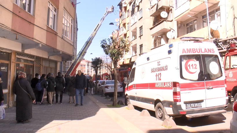 esenlerde-korkutan-yangin-4-katli-binanin-catisi-kul-oldu-4.jpg
