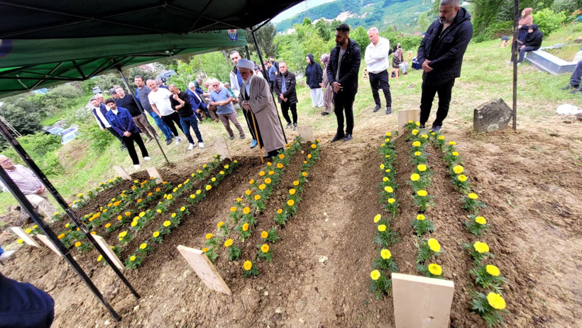 Bayram yolculuğu aileyi hayattan kopardı: Yan yana toprağa verildiler - Resim : 3