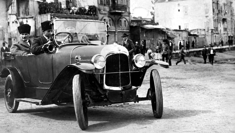 Zafer Bayramı'nın yıldönümünde Atatürk'ün arabaları - Resim : 2