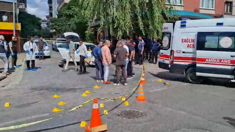 İstanbul'da gündüz vakti kanlı infaz: Kurşun yağmuruna tutulan sürücü hayatını kaybetti - Resim : 1