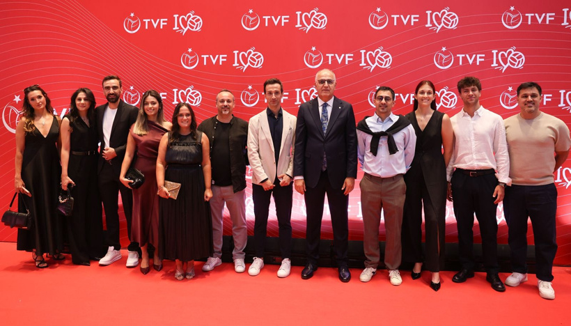 Üstündağ müjdeyi verdi: Santarelli belli oldu! Filenin Sultanları büyüledi - Fotoğraf: 5