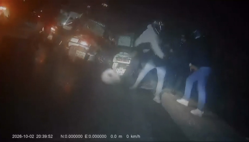 "Ablamdan uzak dur" dedi silahlı pusuya düştü: Kaskla döve döve hastanelik ettiler - Resim : 2