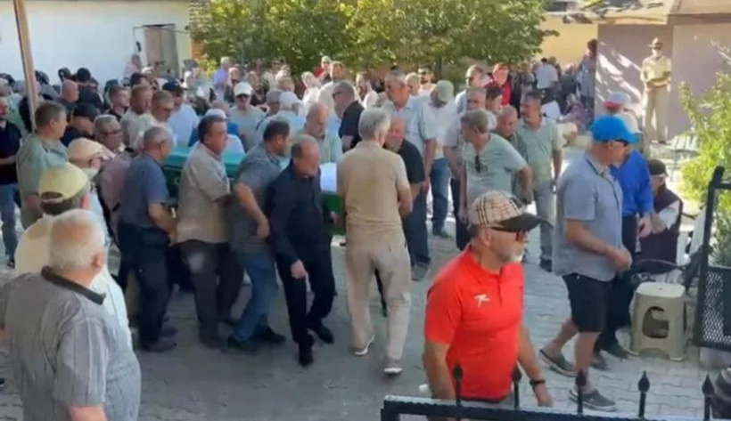 Usta oyuncunun cenazesi toprağa verildi: Akasya Durağı'ndan Doktorlar'a kadar... - Fotoğraf: 4