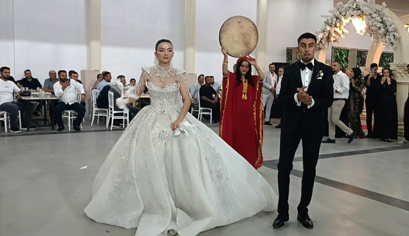 Düğünde “yok artık” dedirten takı! Damat görünce şaştı kaldı - Resim : 9