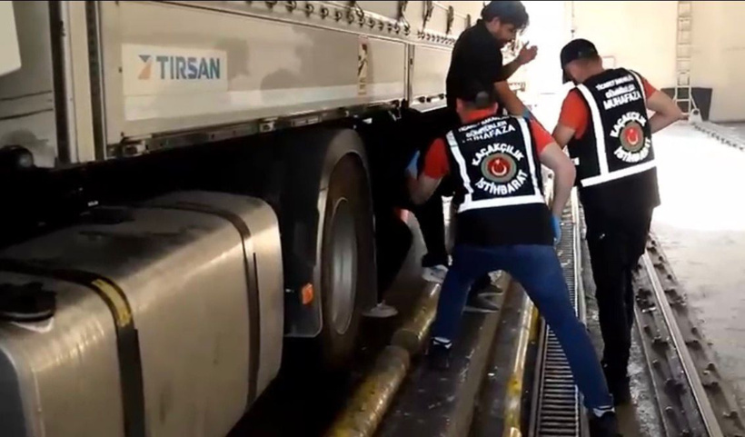 Son Dakika | Arif Kocabıyık gözaltına alındı: TIR dorsesinin altında yakalandı - Resim : 1