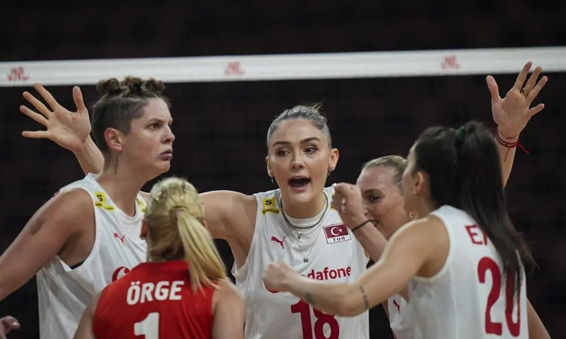 Kalbimiz sizinle kızlar: Filenin Sultanları sahnede işte maç programı - Fotoğraf: 2
