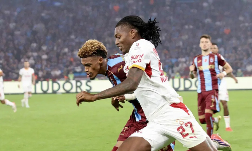 Galatasaray karıştı! Okan Buruk'u tehdit eden futbolcu ortaya çıktı: Dursun Özbek müdahele etsin! - Fotoğraf: 7