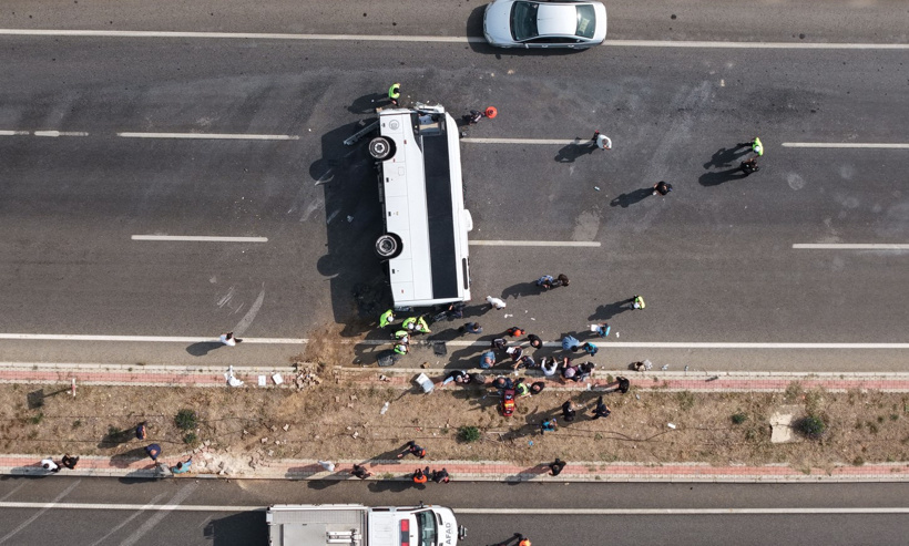 Antalya'daki can pazarının görüntüleri ortaya çıktı! Midibüs böyle devrildi - Resim : 3