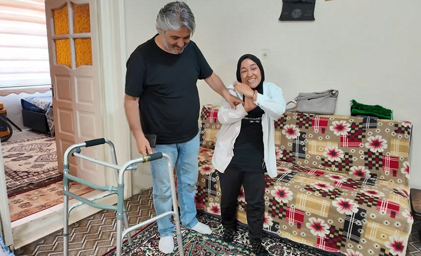 Tesadüfen karşılaştılar hayatı değişti! Doğuştan engelliydi 21 yıl sonra ilk kez ayağa kalktı - Resim : 4