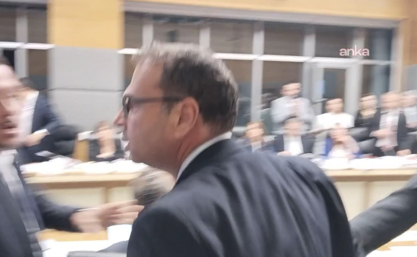 Meclis'te "çerçeve yasa" gerilimi: Milletvekili Komisyon Başkanı'nın üzerine yürüdü - Resim : 2