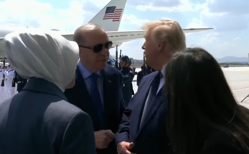 Trump onun için yapılan havalimanına indi: Erdoğan böyle karşıladı - Resim : 4