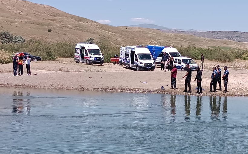 Sivas'ta akıntıya kapılan iki çocuk kayboldu! Çamaşır yıkıyorlardı... - Resim : 1