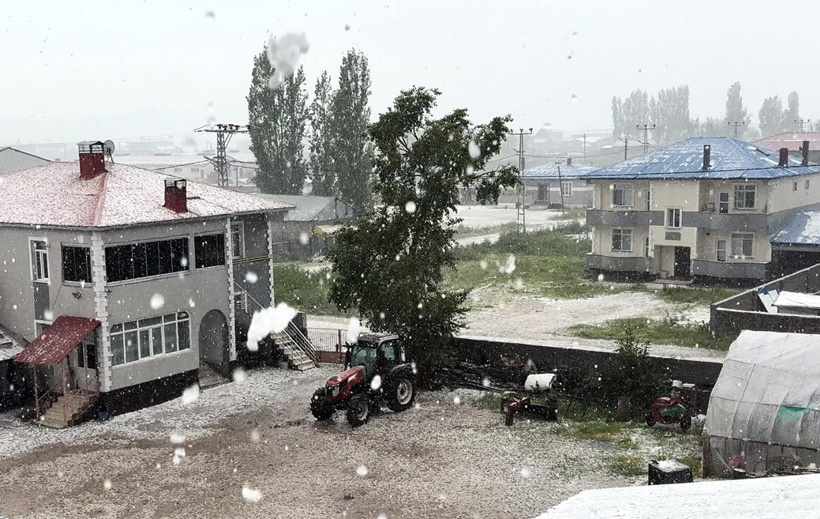 Erzurum'da sağanak; Kars'ta dolu: Hayat durma noktasına geldi - Resim : 1