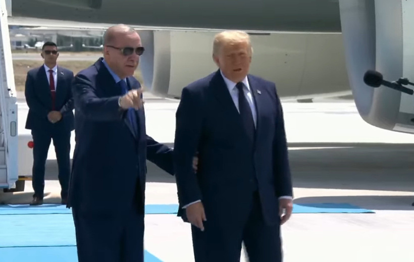 Trump onun için yapılan havalimanına indi: Erdoğan böyle karşıladı - Resim : 3