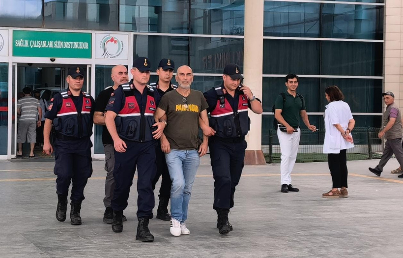 Evinde uyuşturucu düzeneği bulunan yönetmen Ezel Akay ve kardeşi adliyeye sevk edildi - Resim : 2