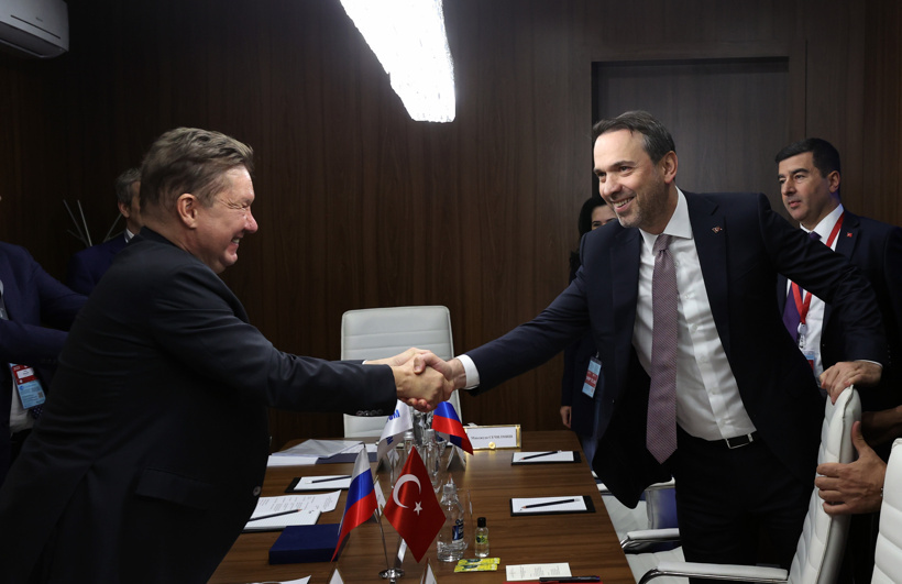 aa-20231011-32375375-32375374-enerji-ve-tabii-kaynaklar-bakani-bayraktar-gazprom-baskani-miller.jpg