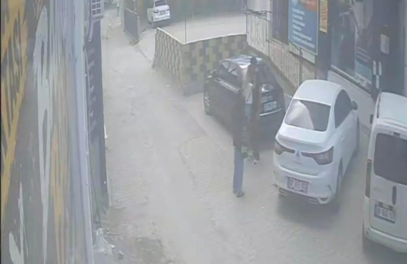 Sevgilisini darbederken araya gireni bıçaklamıştı: Şüpheli yakalandı - Resim : 1