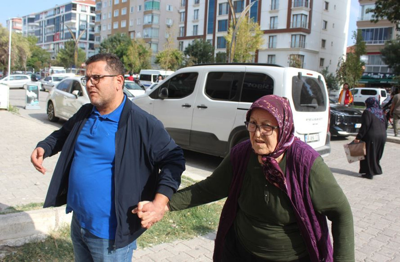 Çay içerken hayatının şokunu yaşadı - Resim : 2
