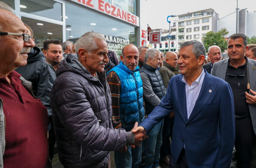 Özgür Özel Erdoğan'ın memleketinde esnafa söz verdi: Meclis açılır açılmaz getireceğiz - Resim : 1