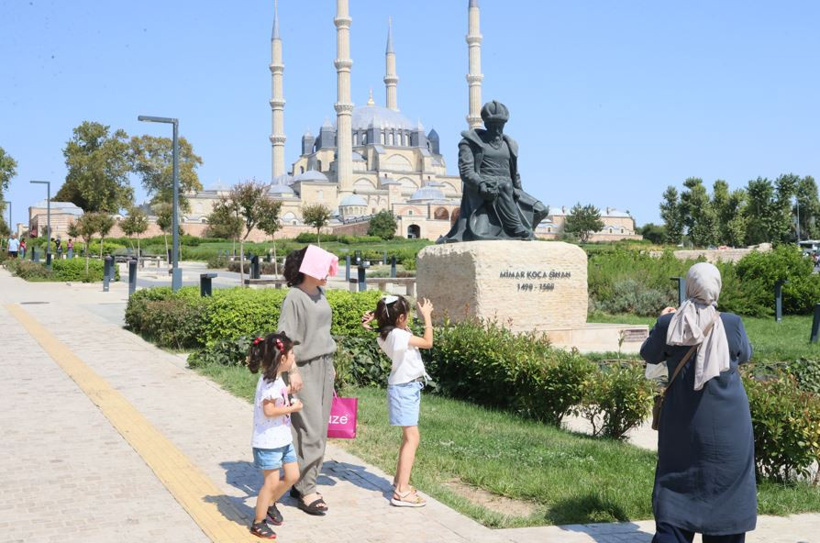 Termometreler çıldırdı! Dünyaca ünlü ilçede sıcaklık 40 dereceyi aştı - Resim : 4