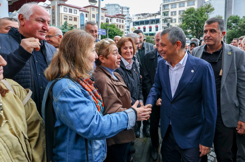 Özgür Özel Erdoğan'ın memleketinde esnafa söz verdi: Meclis açılır açılmaz getireceğiz - Resim : 4