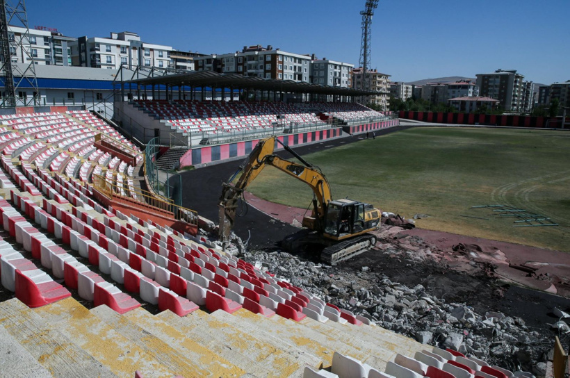 50 yıllık Atatürk Stadı yıkılmaya başlandı - Fotoğraf: 2