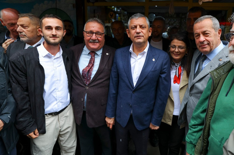 Özgür Özel Erdoğan'ın memleketinde esnafa söz verdi: Meclis açılır açılmaz getireceğiz - Resim : 3