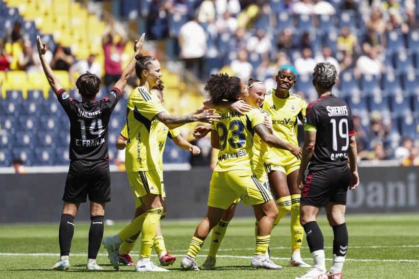 Şampiyon Fenerbahçe Kadıköy'de rakibini 8-0 yendi - Fotoğraf: 2
