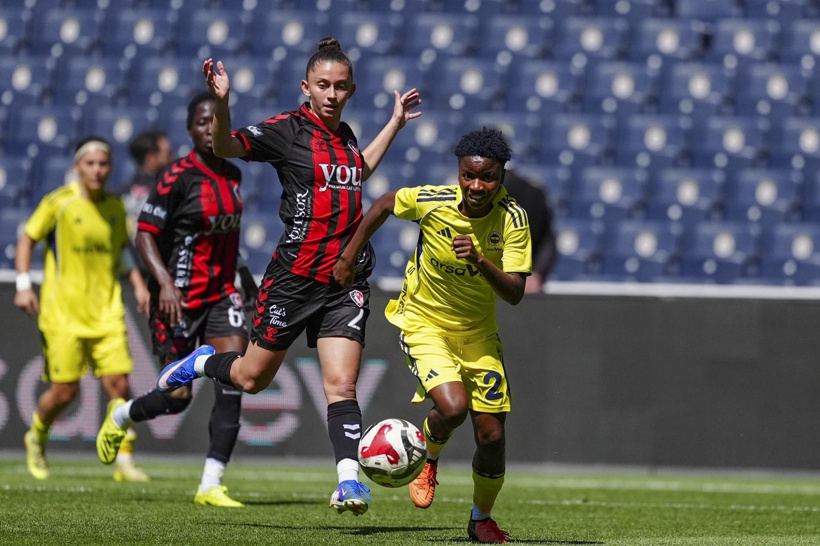 Şampiyon Fenerbahçe Kadıköy'de rakibini 8-0 yendi - Fotoğraf: 3