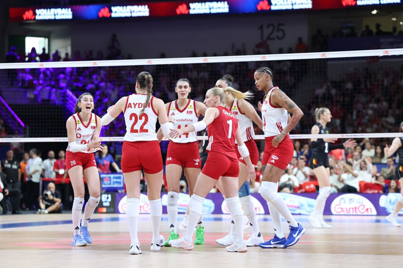 Filenin Sultanları'na Japonya öncesi kötü haber: Milli voleybolcu ameliyat oldu - Fotoğraf: 13