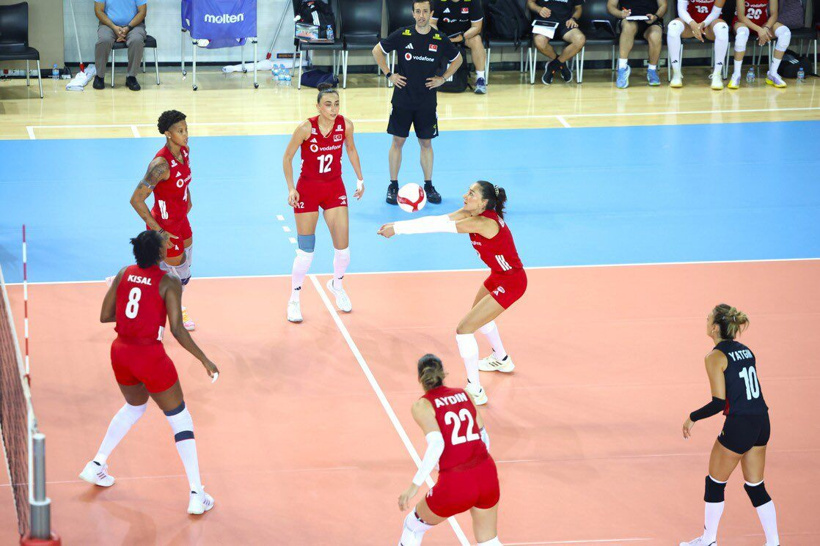 Melissa Vargas yaptı yine şovunu: Filenin Sultanları Fransa'yı darmaduman etti - Fotoğraf: 2
