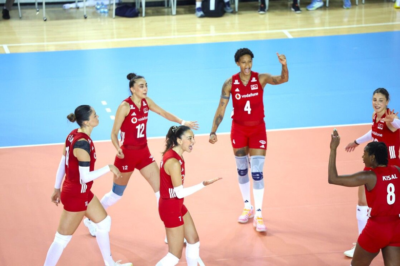 Melissa Vargas yaptı yine şovunu: Filenin Sultanları Fransa'yı darmaduman etti - Fotoğraf: 5