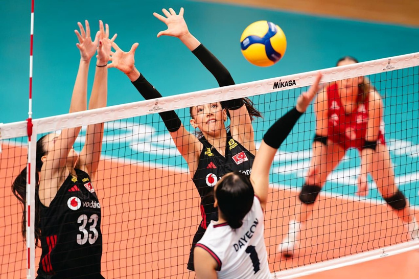 Harikasınız kızlar harika: Milliler namağlup takımı yıktı yarı finale çıktı - Fotoğraf: 2