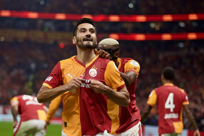 Galatasaray'da flaş karar: Kaptanlığı alınacak yollar ayrılacak! - Fotoğraf: 6
