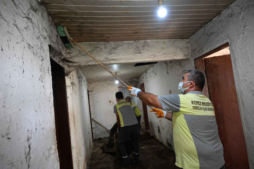 8 yıldır biriktiriyordu: Evden çıkanlar görenleri şaşırttı! Tam 6 kamyon - Resim : 1