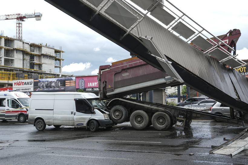Ankara'da korkunç kaza! Üst geçide tır çarptı - Resim : 8