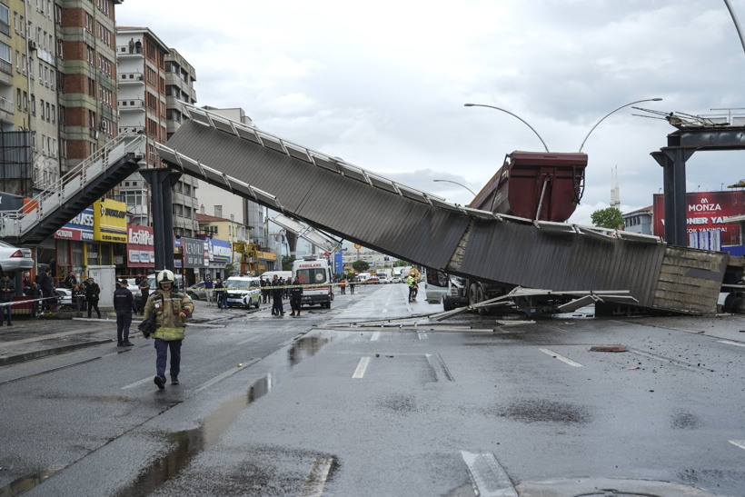 Ankara'da korkunç kaza! Üst geçide tır çarptı - Resim : 9