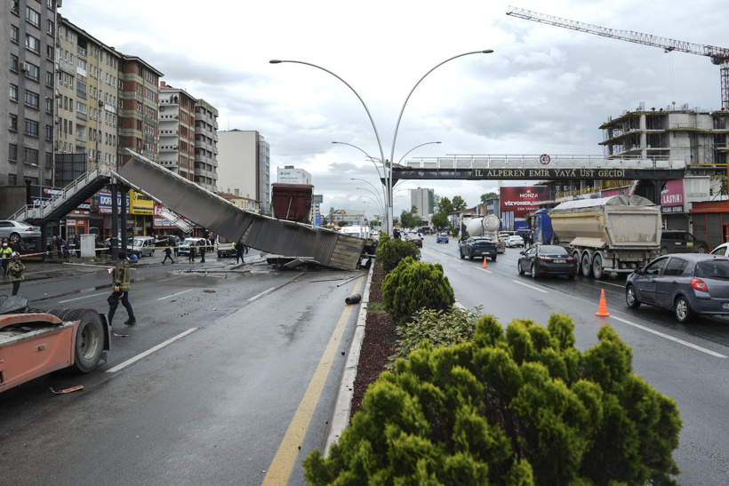 Ankara'da korkunç kaza! Üst geçide tır çarptı - Resim : 11