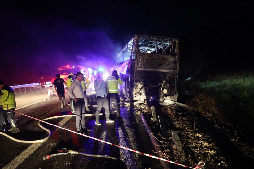 Denizli'de yolcu otobüsü alev topuna döndü: 8 ölü, 33 yaralı - Resim : 3