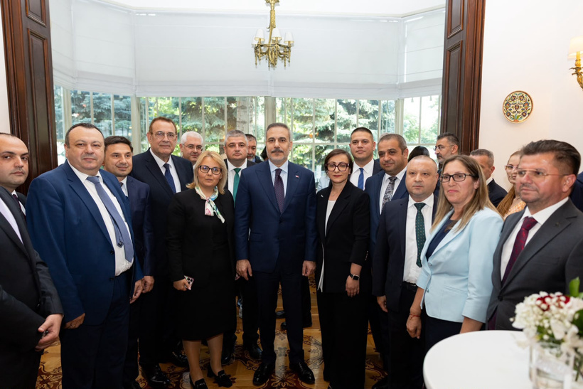 Bakan Fidan Bulgaristan'da Türk siyasetçi ve iş insanları ile görüştü - Resim : 1