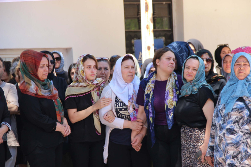 Irmak öğretmen memleketinde son yolculuğuna uğurlandı! Gözyaşları sel oldu - Resim : 6