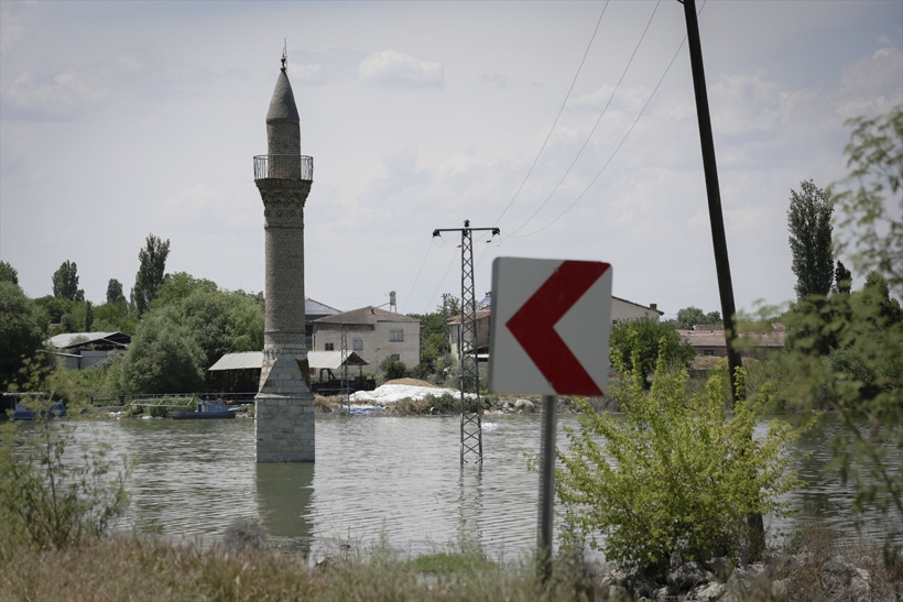 Baraj ağzına kadar doldu: Yerleşim alanları su altında kaldı - Resim : 3