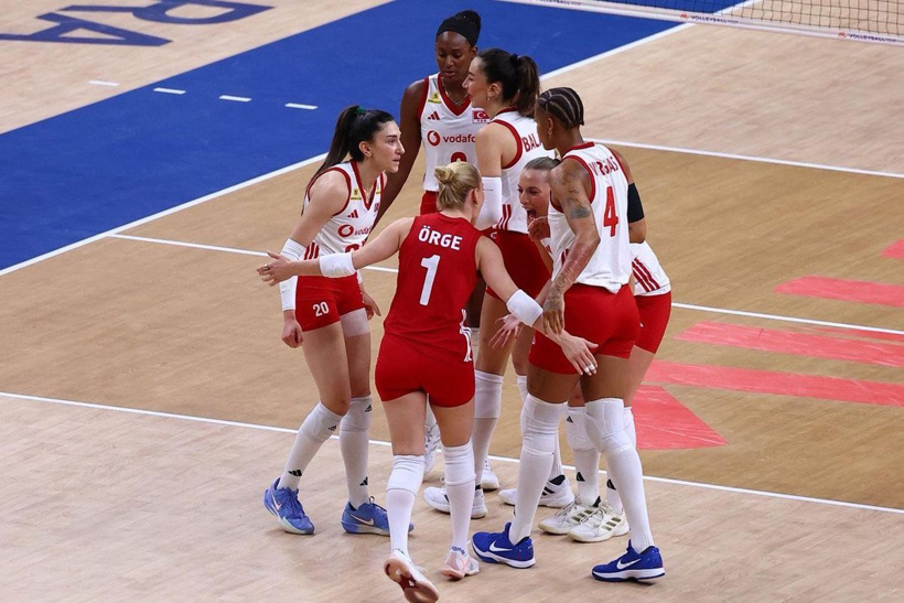 Filenin Sultanları'na Japonya öncesi kötü haber: Milli voleybolcu ameliyat oldu - Fotoğraf: 10