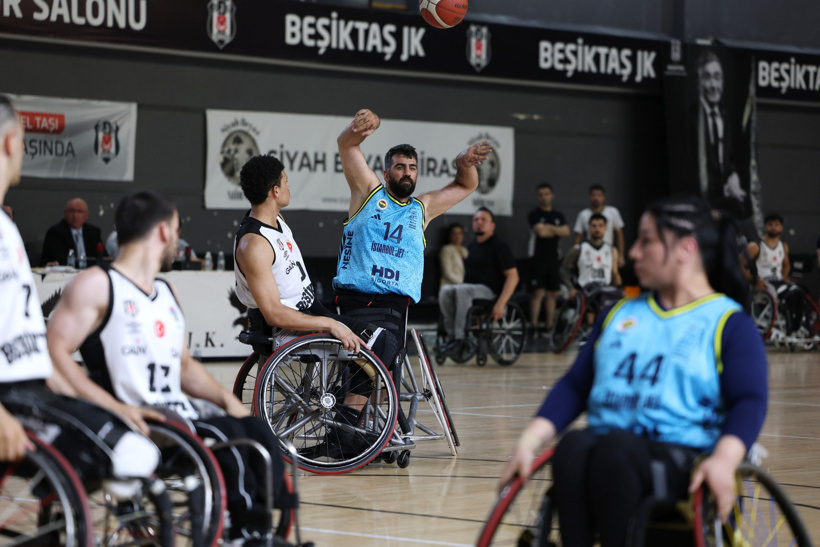Beşiktaş'ı yenen Fenerbahçe şampiyon oldu - Resim : 4