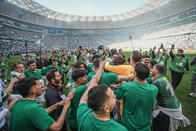 Arda Turan Türkiye'ye geliyor: Shakhtar Donetsk Bursaspor sürprizini açıkladı - Resim : 1