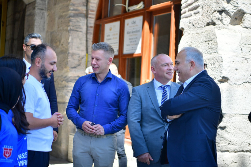 NATO Zirvesi için Türkiye'ye gelen Macaristan Başbakanı turist oldu - Resim : 1